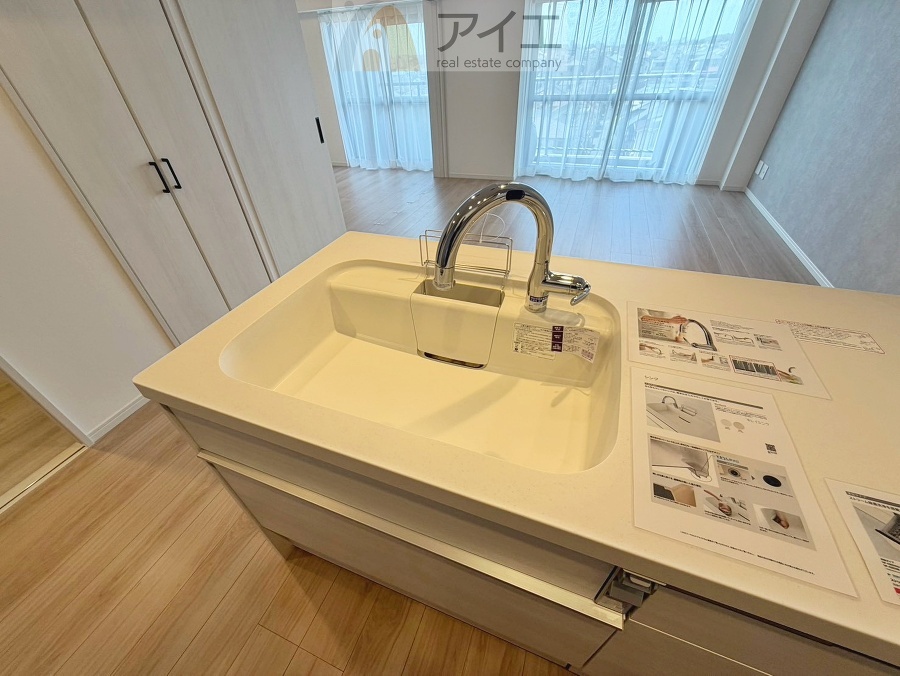 水道一体型の浄水器。ボタン一つで切替可能水回りもすっきり