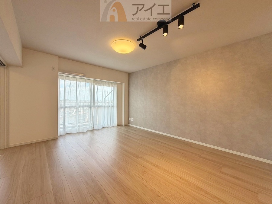 朝から日差しいっぱいの、明るい空間でのびのび過ごせます