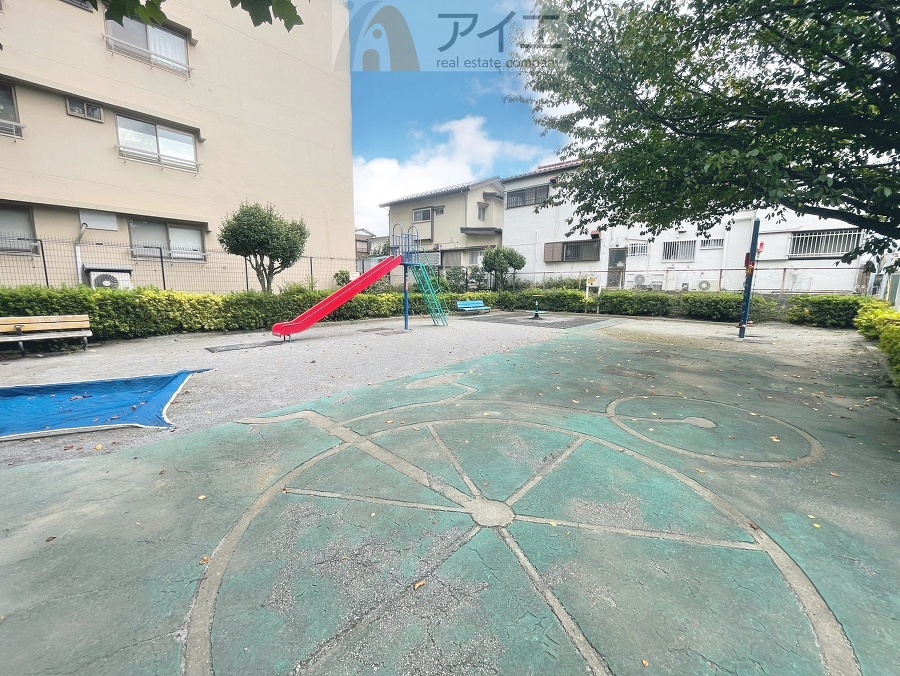 公園が近く、子育て家族に嬉しい緑豊かな環境です