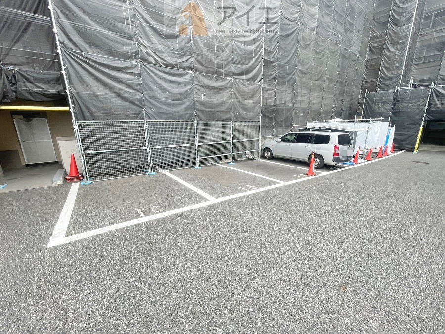 駐車場があるため車通勤の方にも安心なマンションです(要空確認)