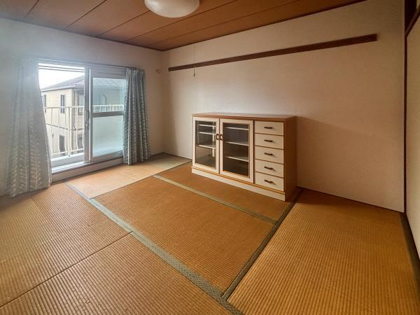 南側バルコニーから陽光を取り込めます。