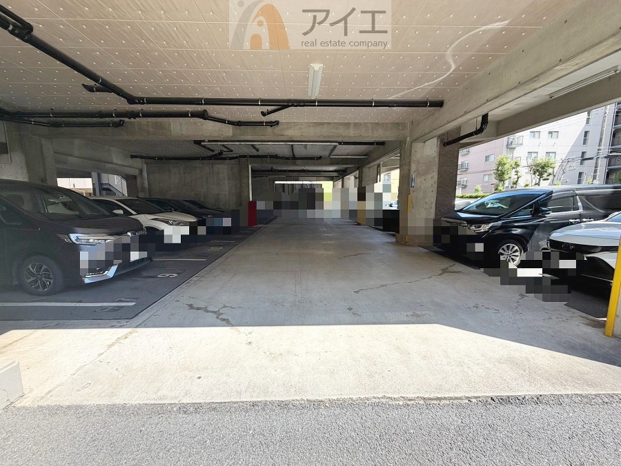駐車場があるため車通勤の方にも安心なマンションです(要空確認)