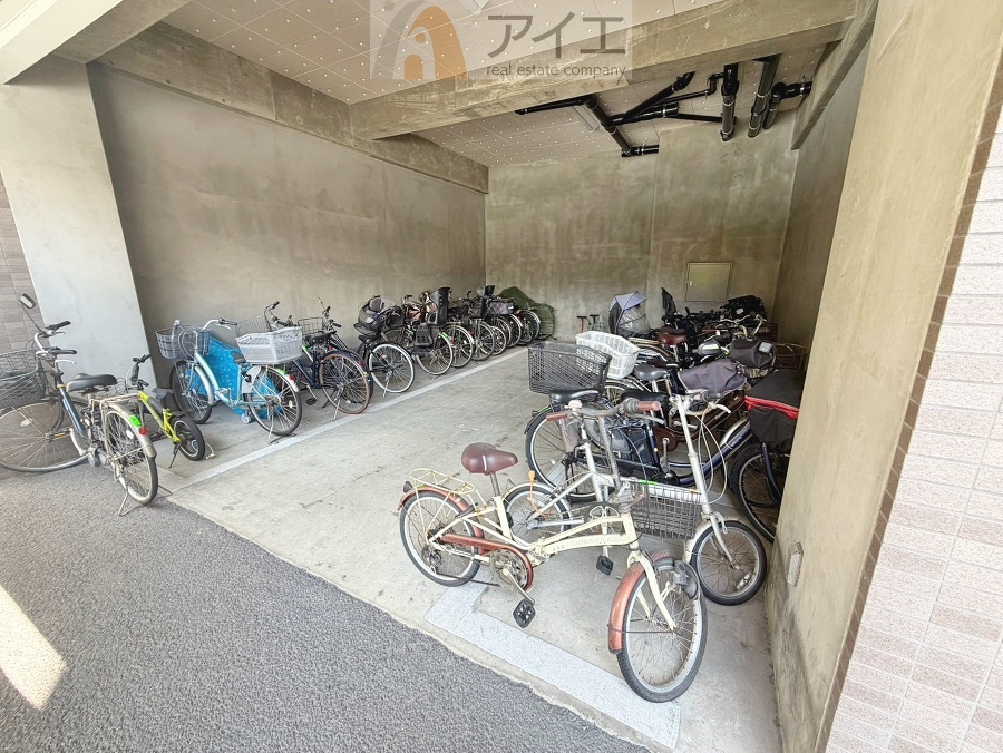 セキュリティ面にも配慮した駐輪場がございます