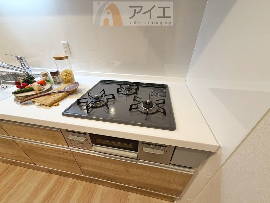パンづくりやパーティ、大勢でお料理するのに大活躍3口コンロ