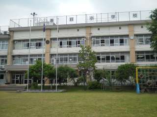 練馬区立春日小学校 140m 