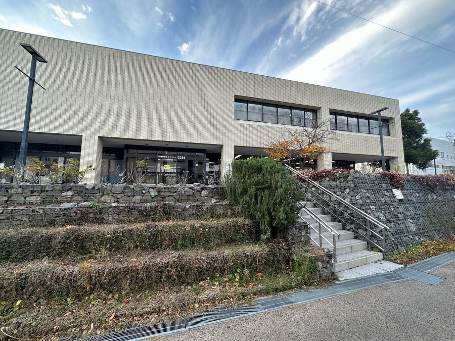 川崎市立幸図書館 870m 
