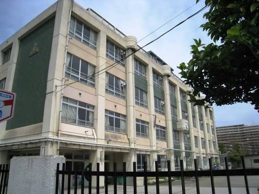 川崎市立下平間小学校 570m 