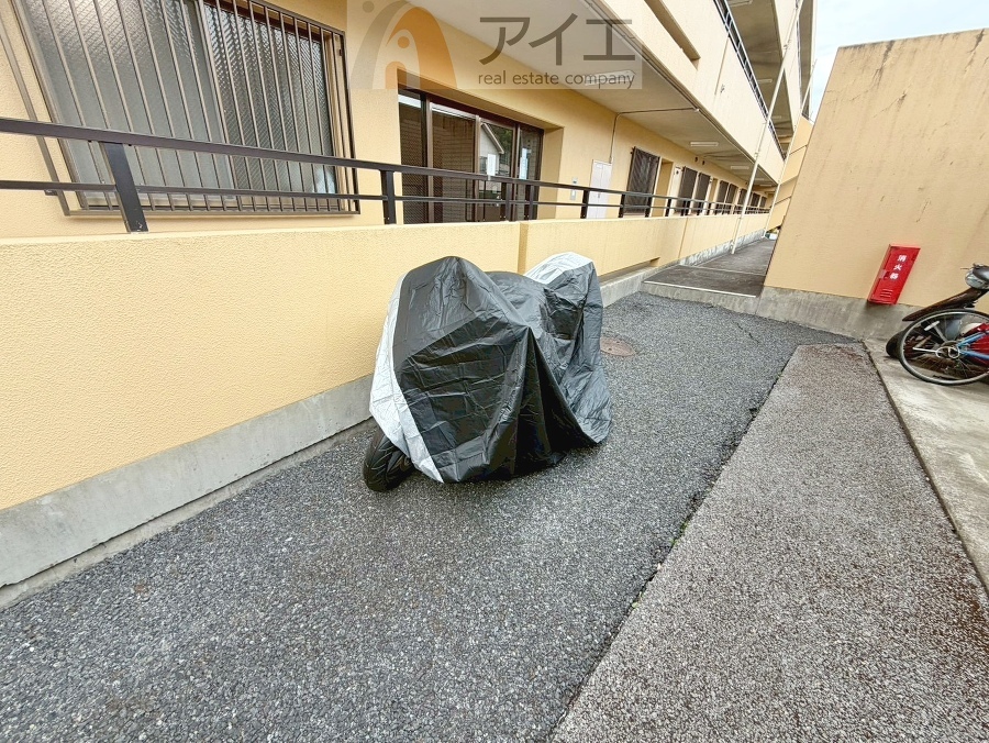 セキュリティ面にも配慮した駐輪場がございます