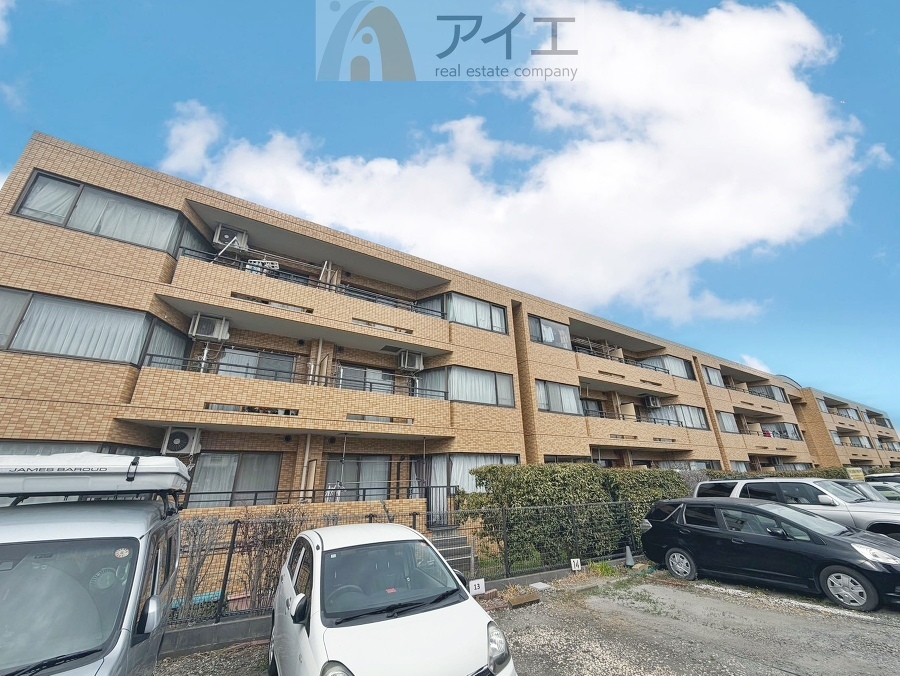 駐車場があるため車通勤の方にも安心なマンションです(要空確認)