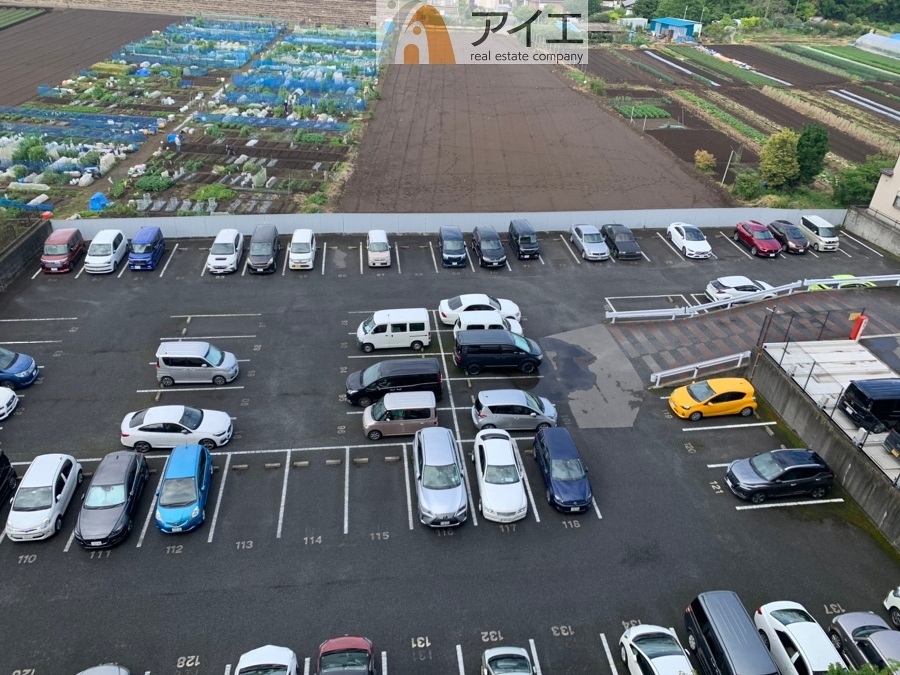 広々とした駐車場です