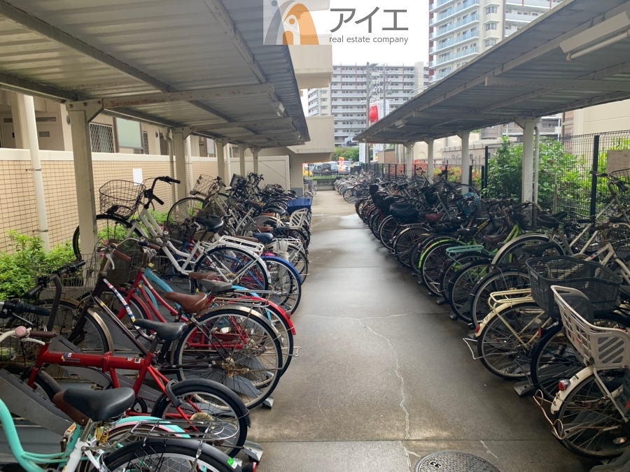 屋根付き駐輪場です