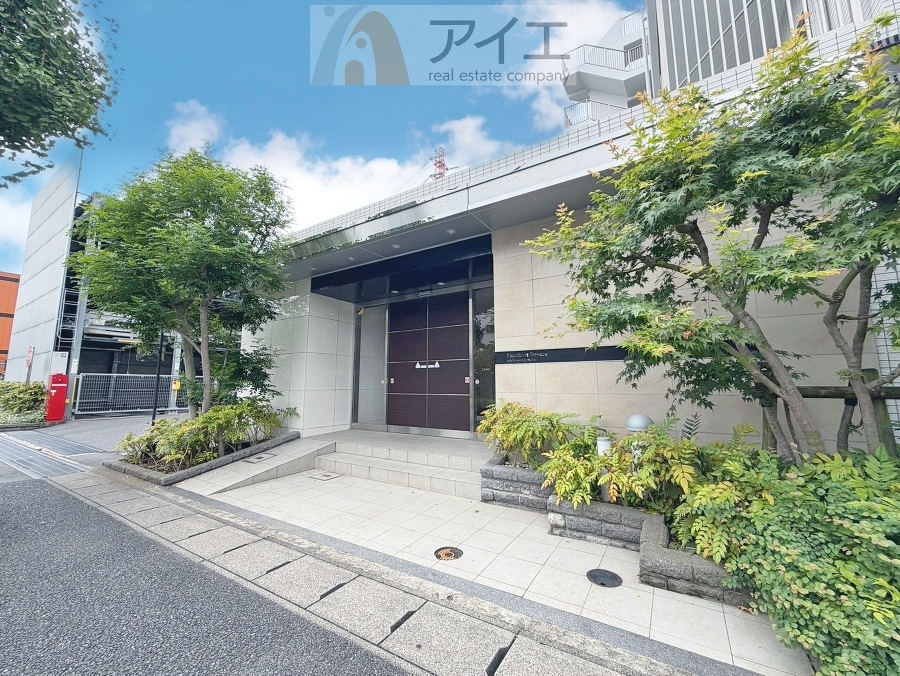 清掃や修理、不審者への声掛けも。管理員日勤は防犯にも有効