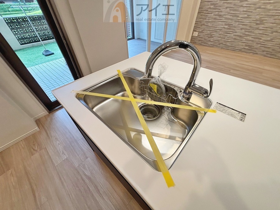 水道一体型の浄水器。ボタン一つで切替可能水回りもすっきり