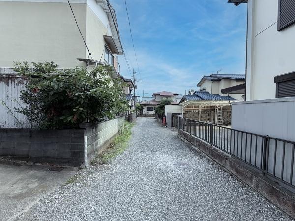 周辺に商業施設多数あります。