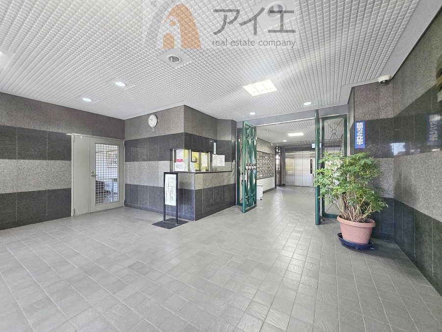 清掃や修理だけでなく、不審者への声掛けも。管理員の活動は防犯にも有効