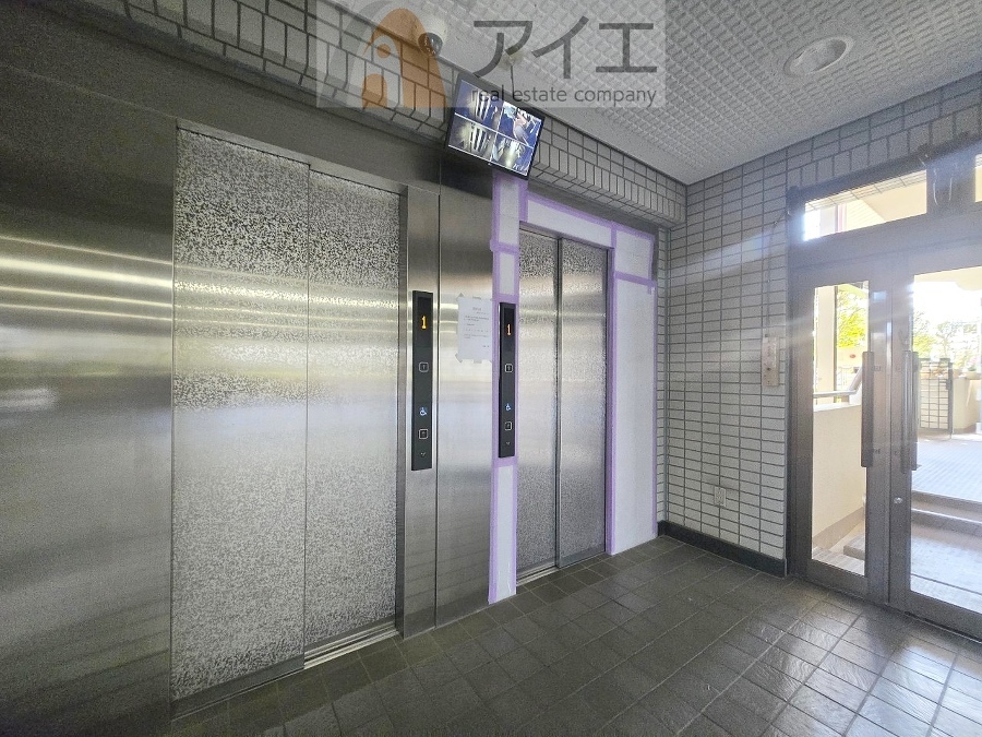 清掃も行き届いたエレベーターホール(非停止階)