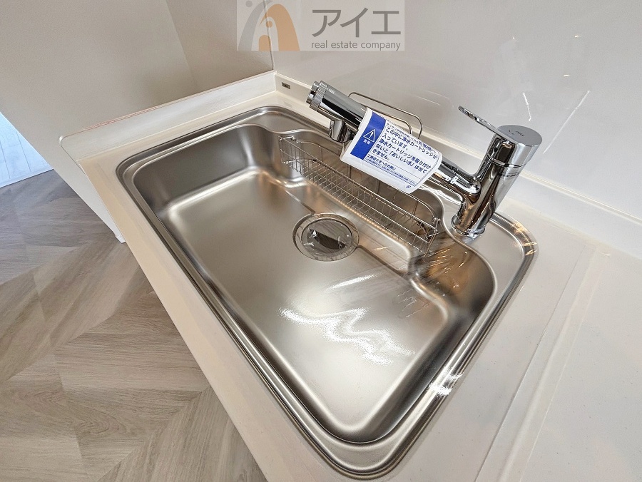 水道一体型の浄水器。ボタン一つで切替可能水回りもすっきり