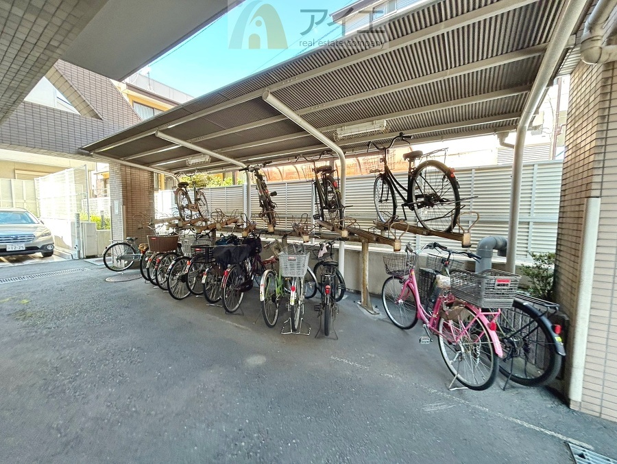 セキュリティ面にも配慮した駐輪場がございます
