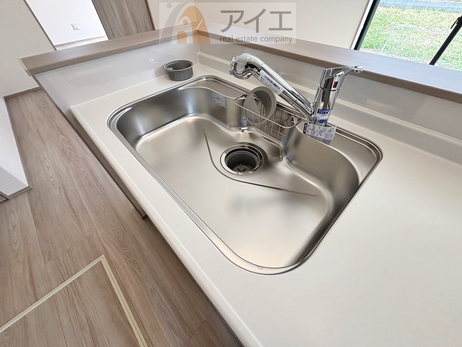 水道一体型の浄水器。ボタン一つで切替可能水回りもすっきり