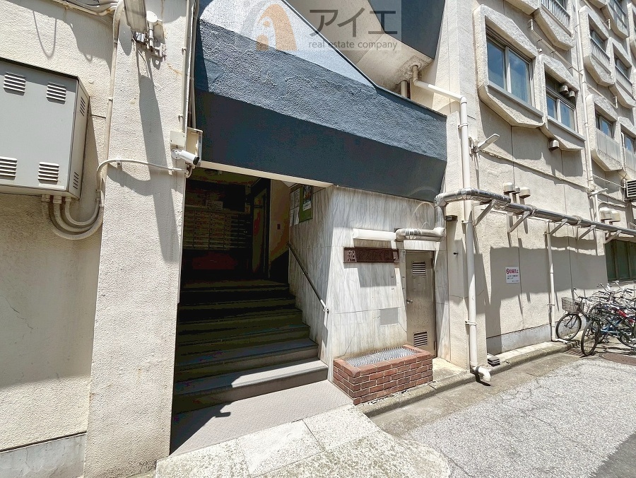 清掃や修理だけでなく、不審者への声掛けも。管理員の活動は防犯にも有効