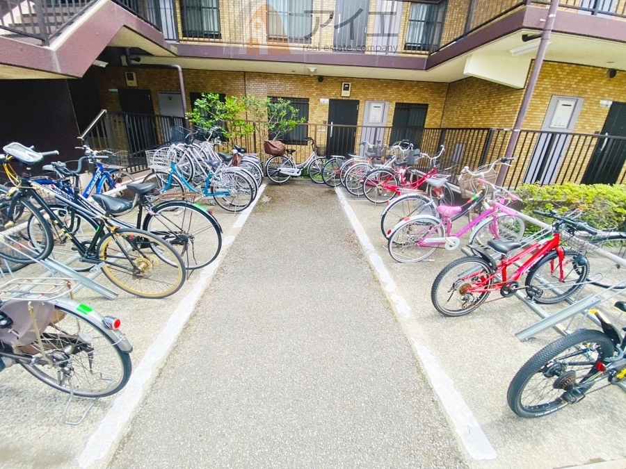 セキュリティ面にも配慮した駐輪場がございます