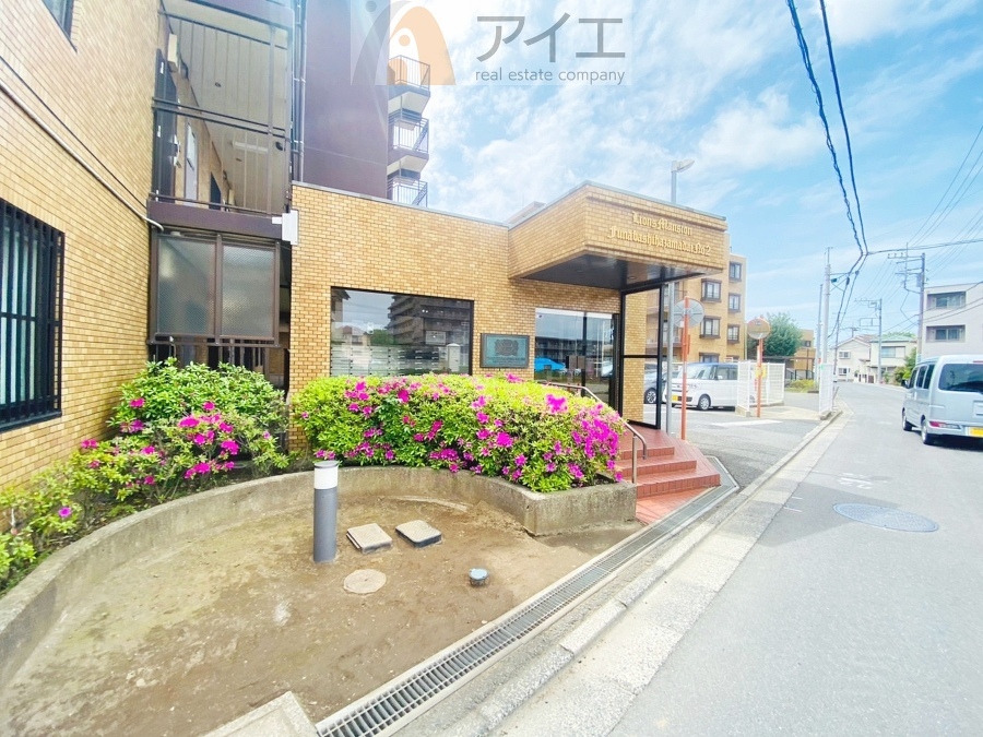 清掃や修理、不審者への声掛けも。管理員日勤は防犯にも有効