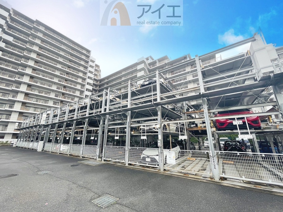 駐車場があるため車通勤の方にも安心なマンションです(要空確認)