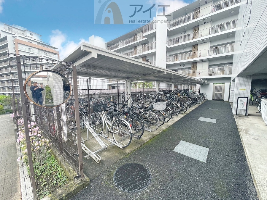 セキュリティ面にも配慮した駐輪場がございます