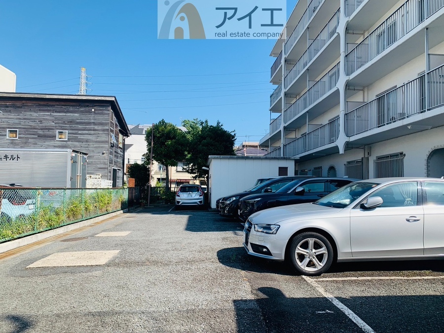 駐車場があるため車通勤の方にも安心なマンションです
