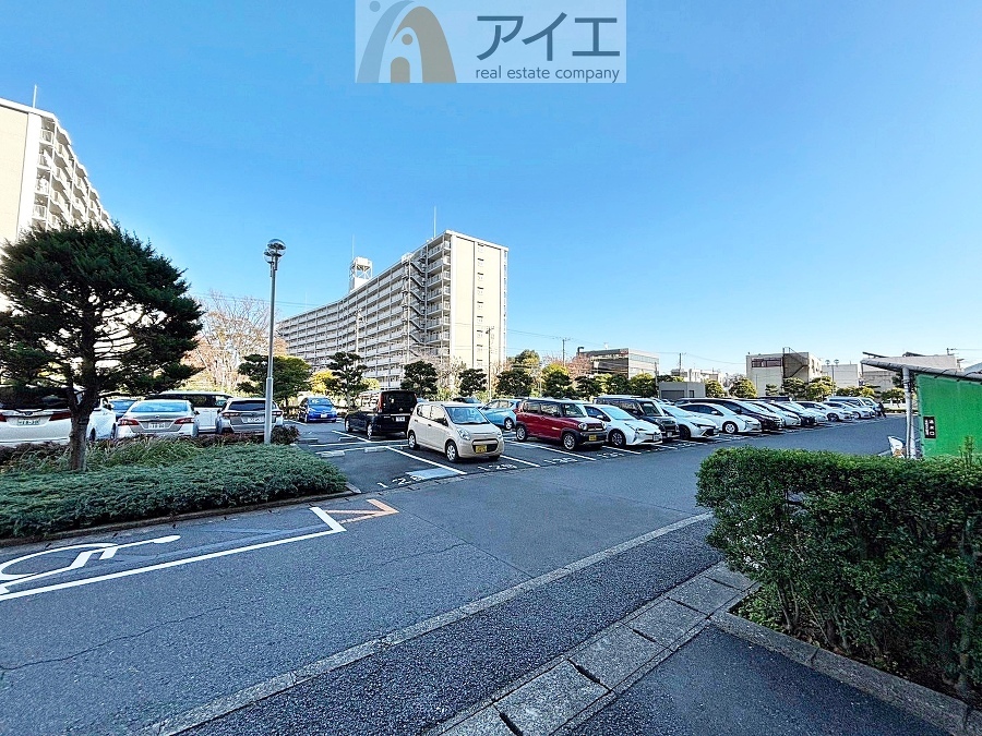 駐車場があるため車通勤の方にも安心なマンションです(要空確認)