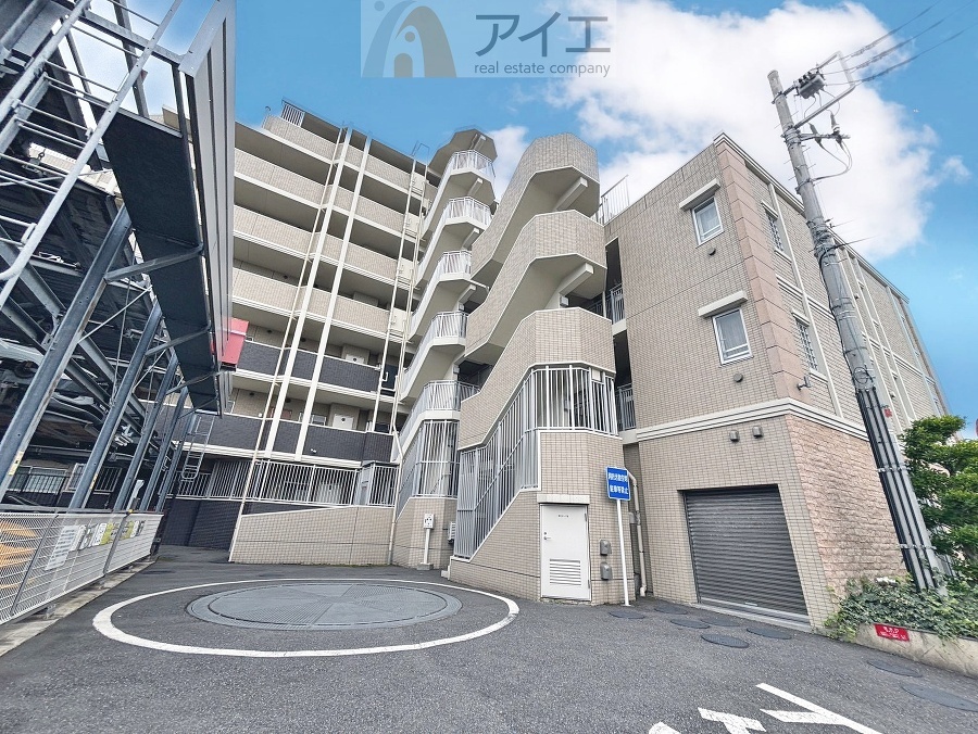 清掃や修理、不審者への声掛けも。管理員日勤は防犯にも有効