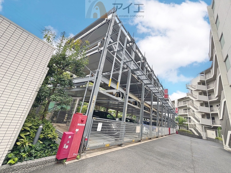 駐車場があるため車通勤の方にも安心なマンションです(要空確認)