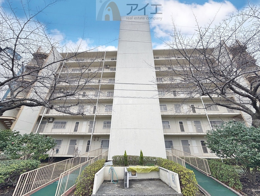 清掃や修理、不審者への声掛けも。管理員日勤は防犯にも有効