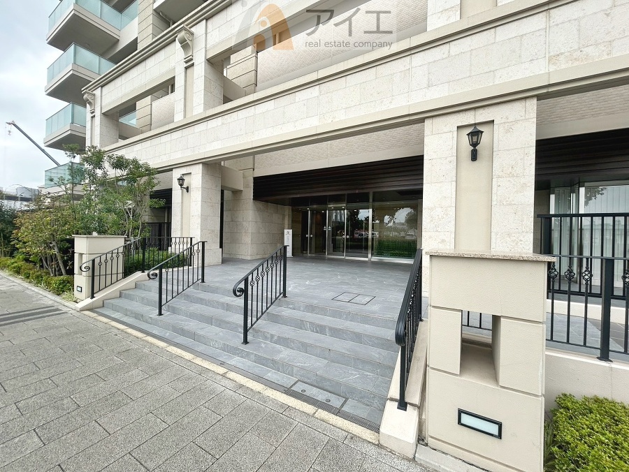 清掃や修理、不審者への声掛けも。管理員日勤は防犯にも有効