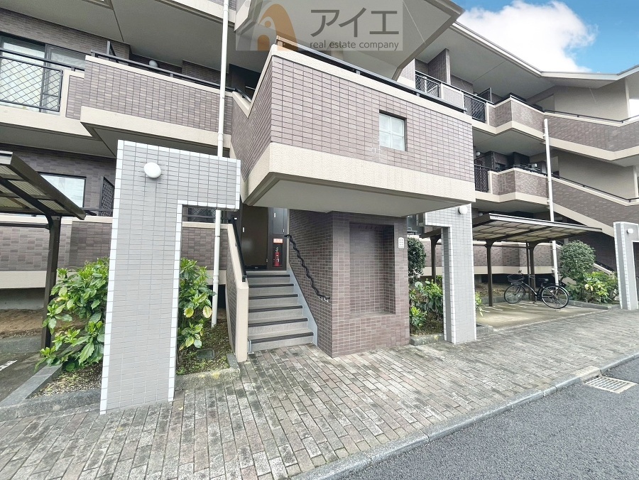 清掃や修理、不審者への声掛けも。管理員日勤は防犯にも有効