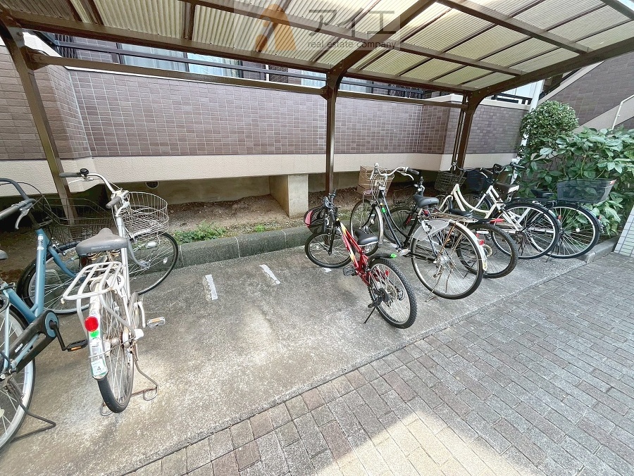 セキュリティ面にも配慮した駐輪場がございます