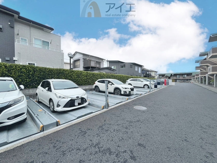 駐車場があるため車通勤の方にも安心なマンションです(要空確認)