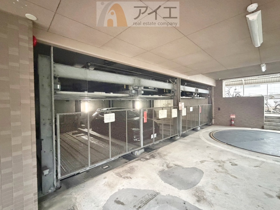 駐車場があるため車通勤の方にも安心なマンションです(要空確認)