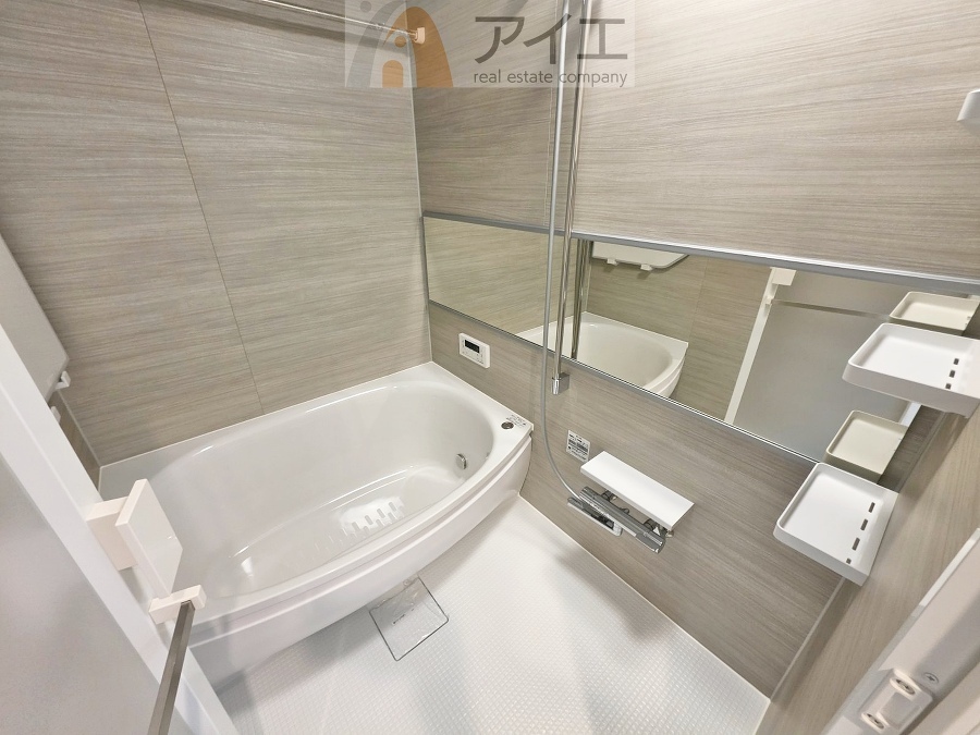 明るい感じ、贅沢な雰囲気でより快適なバスタイム