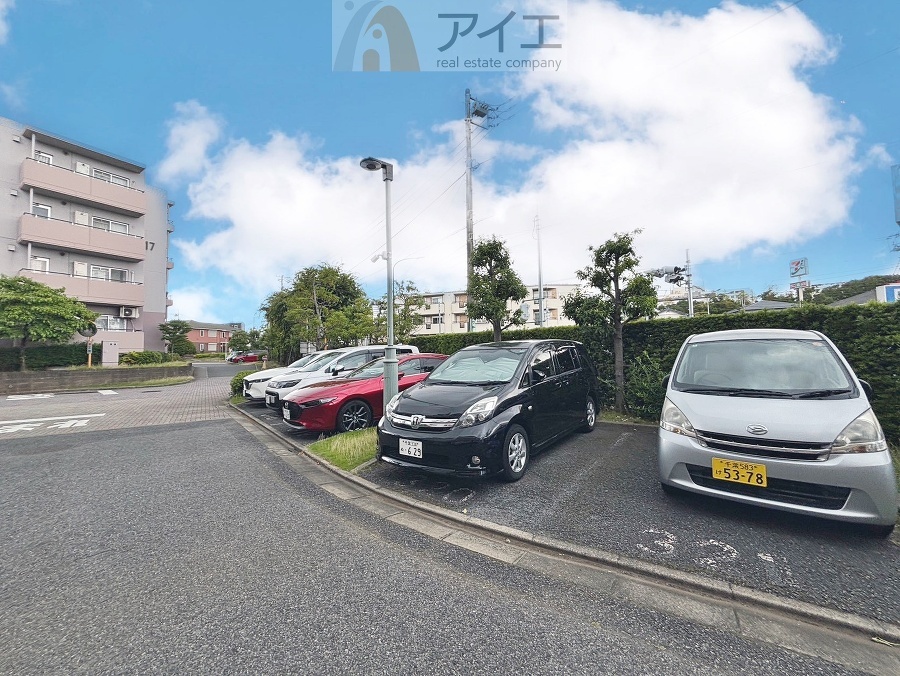 駐車場があるため車通勤の方にも安心なマンションです(要空確認)