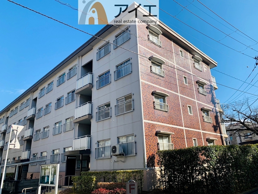前面道路は歩道も整備され、小さなお子様にも安心
