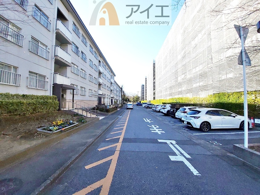 駐車場があるため車通勤の方にも安心なマンションです(要空確認)