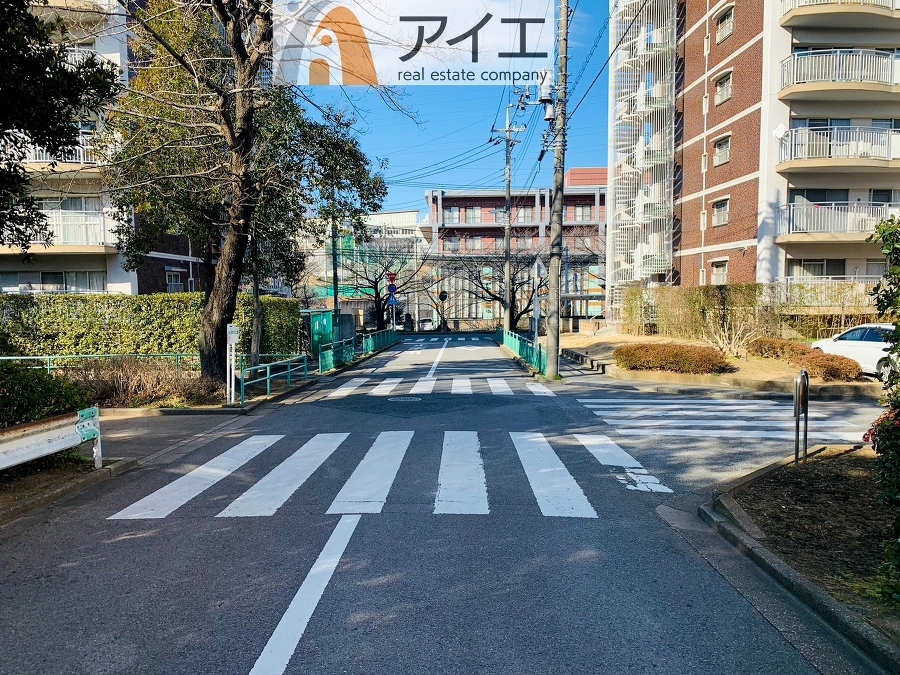 広々とした前面道路