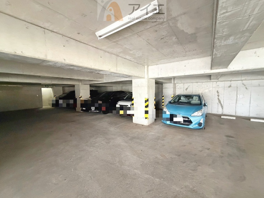 駐車場があるため車通勤の方にも安心なマンションです(要空確認)