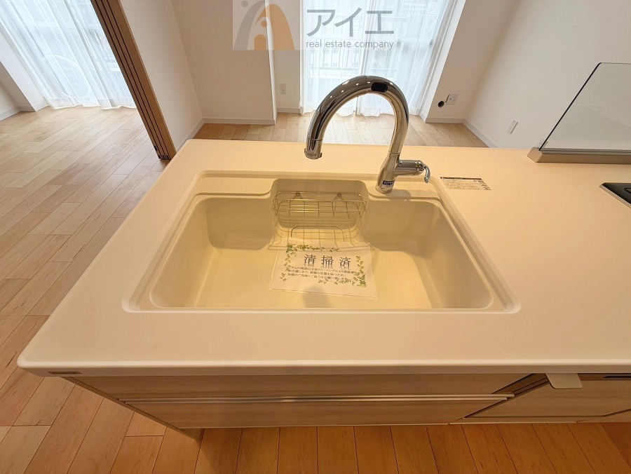 水道一体型の浄水器。ボタン一つで切替可能水回りもすっきり