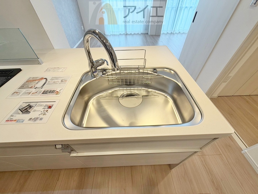 水道一体型の浄水器。ボタン一つで切替可能水回りもすっきり