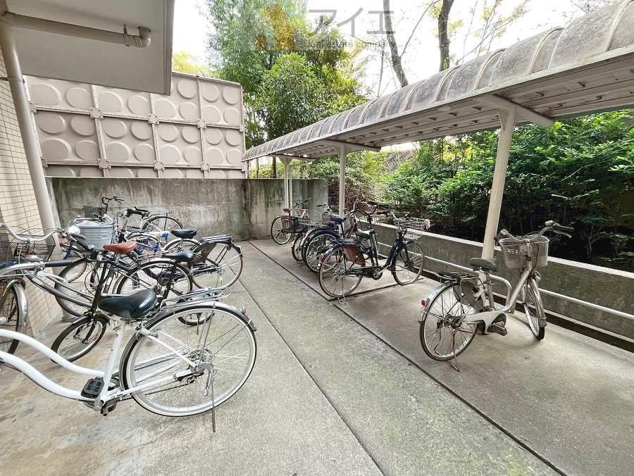 セキュリティ面にも配慮した駐輪場がございます