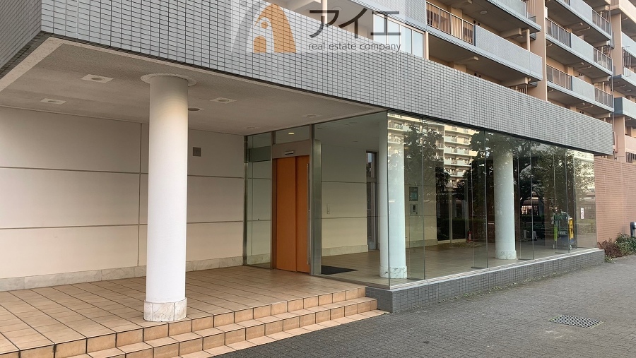 清掃や修理、不審者への声掛けも。管理員日勤は防犯にも有効