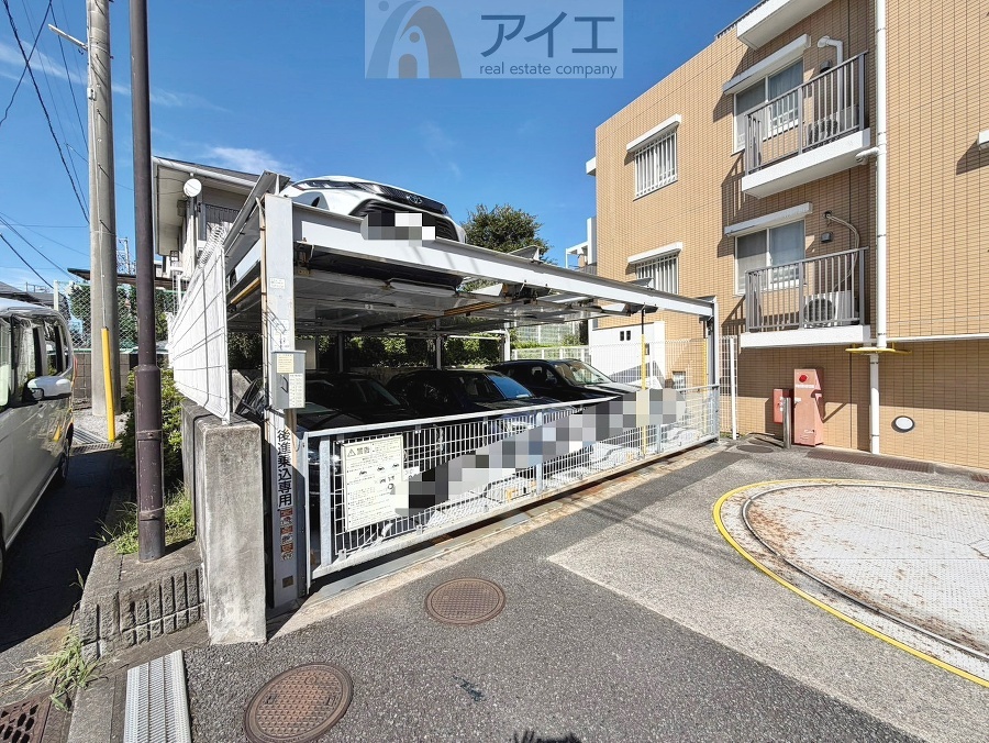 駐車場があるため車通勤の方にも安心なマンションです(要空確認)