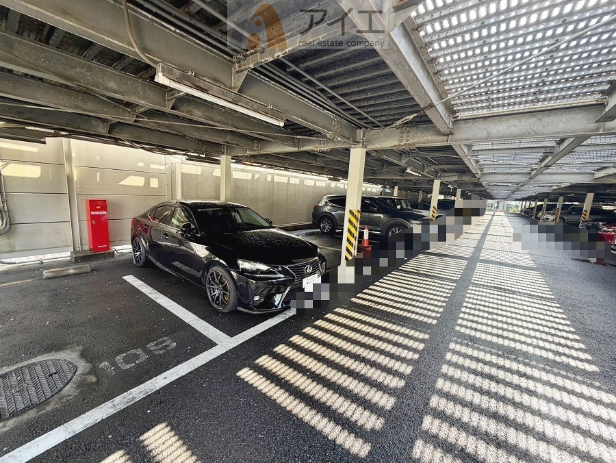 駐車場があるため車通勤の方にも安心なマンションです(要空確認)